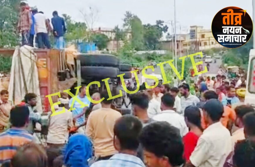 झाबुआ – किशनपुरी स्थित वेयर हॉउस के समीप रोड पर बाइक सवारों पर पलटा ट्रक , दो की मौत ।
