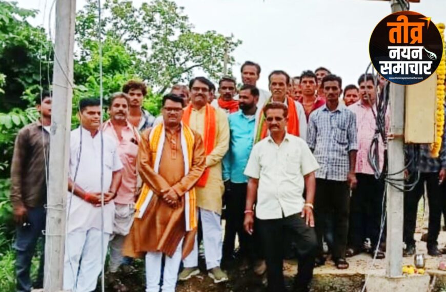 अलीराजपुर – कैबिनेट मंत्री नागर सिंह चौहान ने ग्राम पंचायत अचपई और बावी में विद्युत डीपी का किया उद्घाटन ।