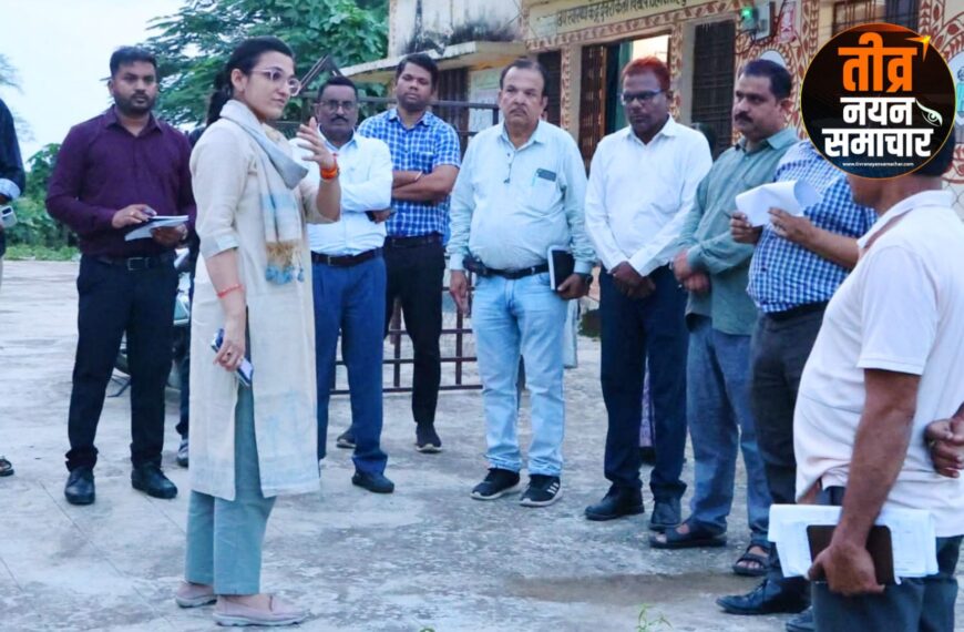 नरसिंहपुर – कलेक्टर रजनी सिंह ने राज्यपाल मंगुभाई पटेल के 12 तारीख को आगमन की तैयारीयों को लेकर , ग्राम देवरी का निरीक्षण किया ।