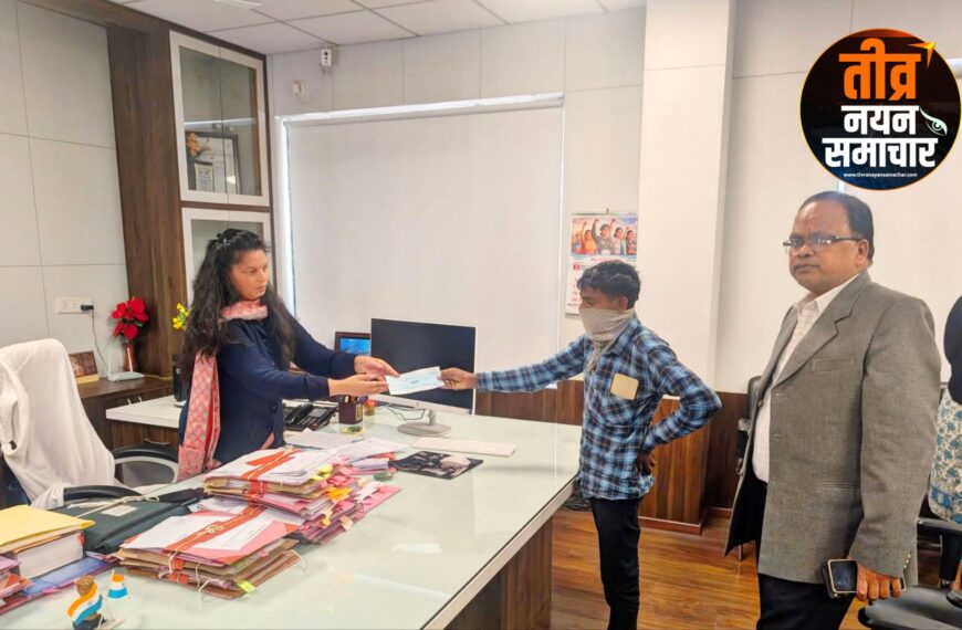 आलीराजपुर – कलेक्टर नीतू माथुर ने सौपा चेक , संकल्प से समाधान अभियान में कैंसर पीड़ित को मिली सहायता ।