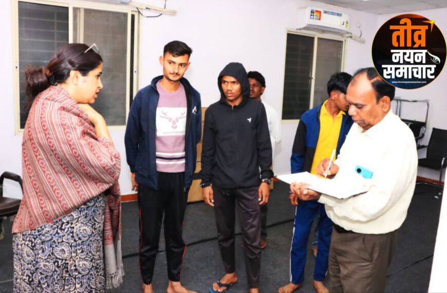 झाबुआ – कलेक्टर नेहा मीना अचानक पहुंची बालक छात्रावास के निरिक्षण पर , लापरवाही पर नाप दिए गए अधीक्षक किया निलंबित , बीईओ को थमाया नोटिस ।