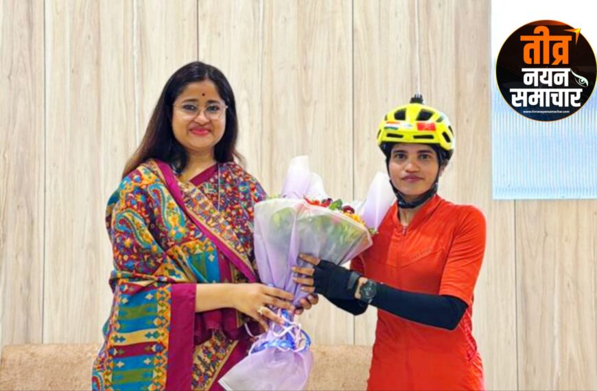 झाबुआ – राष्ट्रीय स्तर की सोलो साइकिलिस्ट आशा मालवीय का , कलेक्टर नेहा मीना ने किया स्वागत /अभिनंदन ।