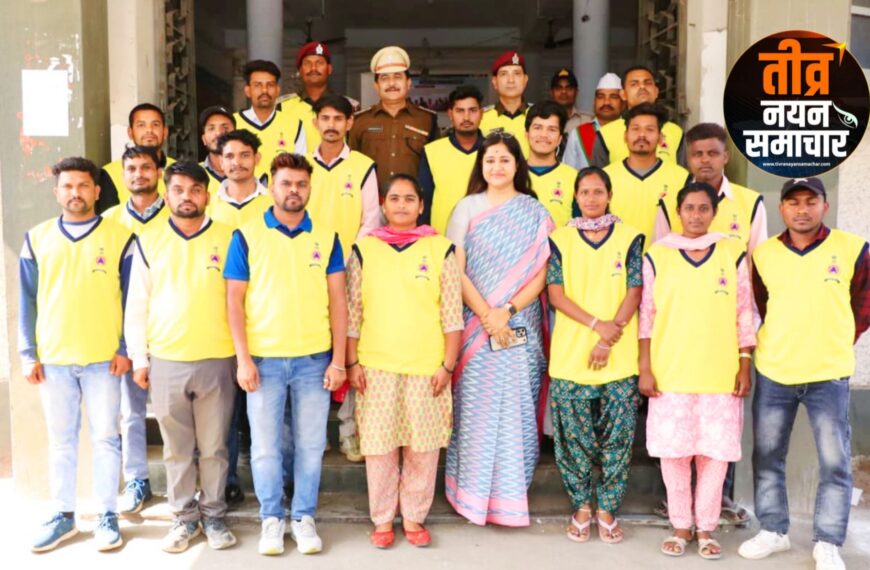 झाबुआ – कलेक्टर नेहा मीना ने सिविल डिफेंस वॉलंटियर्स को भेंट की जैकेट , 120 नए वॉलंटियर्स भगोरिया एवं होली पर्व पर संभालेंगे जिम्मेदारी ।