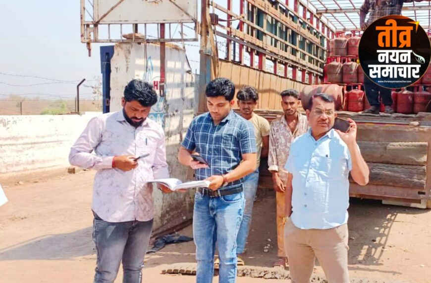 झाबुआ – एसडीएम महेश मंडलोई ने एचपी गैस गोदाम का किया निरिक्षण , सिलेंडरो का किया गया सत्यापन ।