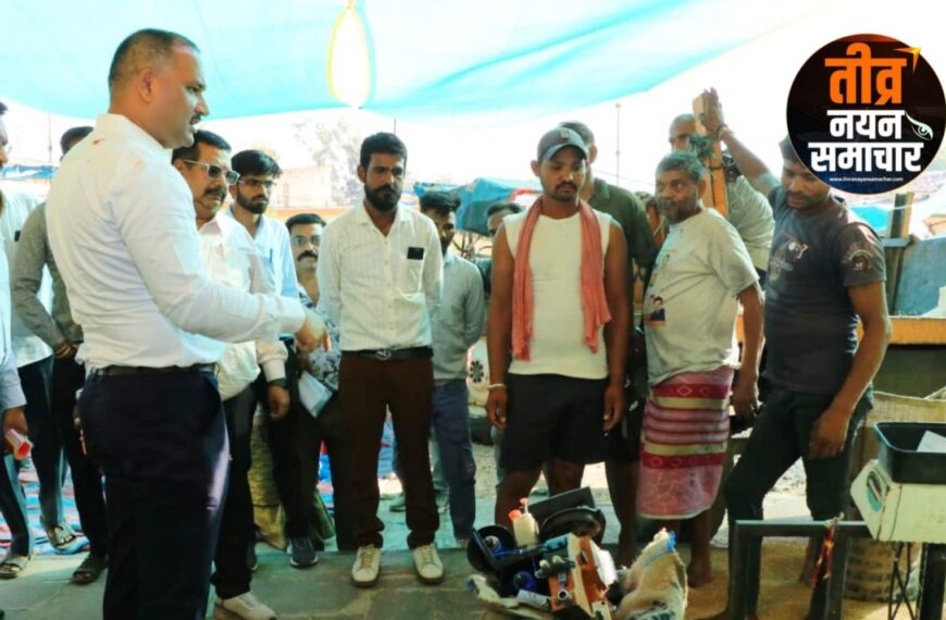 झाबुआ – कलेक्टर योगेश भरसट ने थांदला में गेहूं उपार्जन केंद्र का किया निरीक्षण , अधिकारीयों को सख्त निर्देश किसानों को परेशानी न हो ।