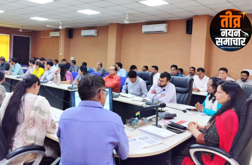 आलीराजपुर – कलेक्टर नीतू माथुर ने ली अधिकारीयों की बैठक , लापरवाही पर जताई नाराजगी , कईयों को थमाए नोटिस ।