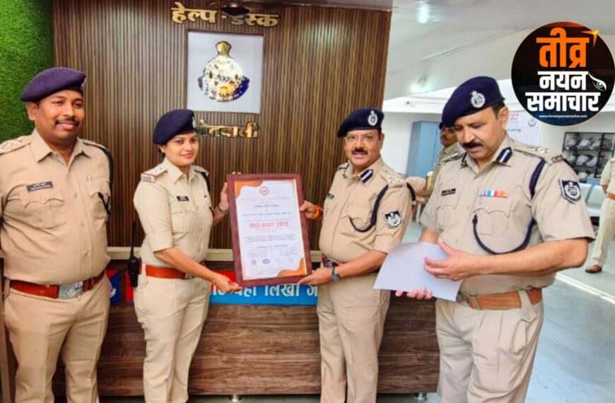 आलीराजपुर – इंदौर ग्रामीण डीआईजी मनोज सिंह का जिले का दौरा , थाना कोतवाली एवं आंबुआ को मिला ‘ISO’ प्रमाण पत्र , अधिकारियों एवं थाना प्रभारियों की ली बैठक ।