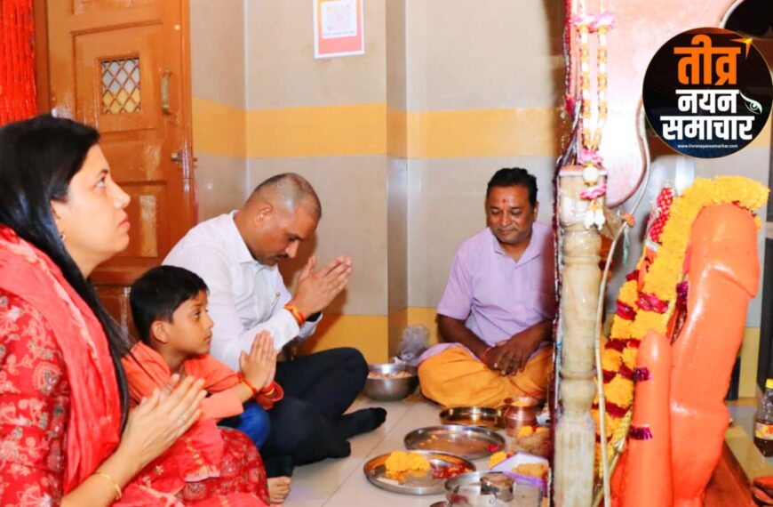 झाबुआ – नवागत कलेक्टर योगेश तुकाराम भरसट ने , प्राचीन दक्षिणमुखी कालका मंदिर एवं संकट मोचन हनुमान मंदिर में दर्शन किए ।