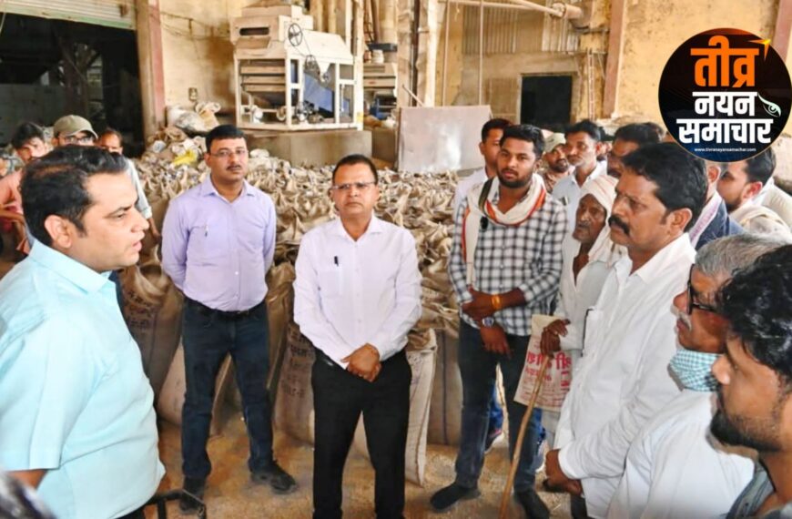 जबलपुर – कलेक्टर राघवेंद्र सिंह ने किया गेहूँ खरीदी केंद्र का निरीक्षण , किसानों से संवाद कर उन्हें किया आश्वस्त ।