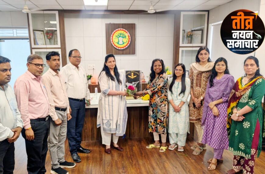 आलीराजपुर – राज्यपाल से सम्मानित कलेक्टर नीतू माथुर से मिले अधिकारियों ने , पुष्पगुच्छ भेंट कर दी बधाई एवं शुभकामनाएं ।