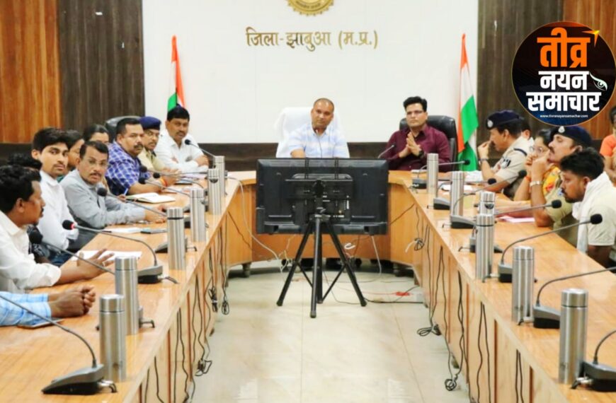 झाबुआ – कलेक्टर योगेश भरसट एवं एसपी शिवदयाल सिंह ने डीजे संचालकों के साथ की बैठक , किसी भी प्रकार का उल्लंघन नहीं किया जाए ।