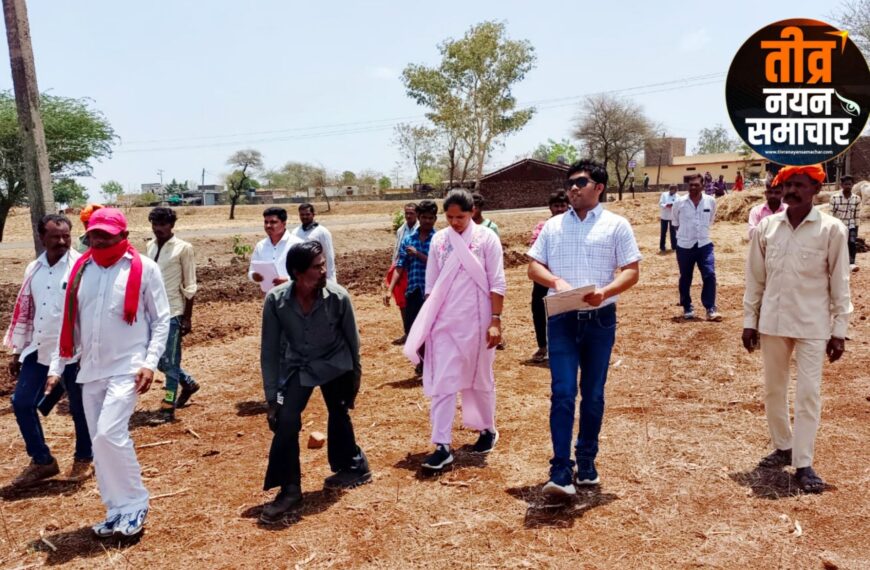 झाबुआ – जनसुनवाई मे ग्रामीण ने कब्जा दिलवाने का दिया आवेदन , आज एसडीएम महेश मंडलोई ने दिलवा दिया गरीब को उसका हक ।