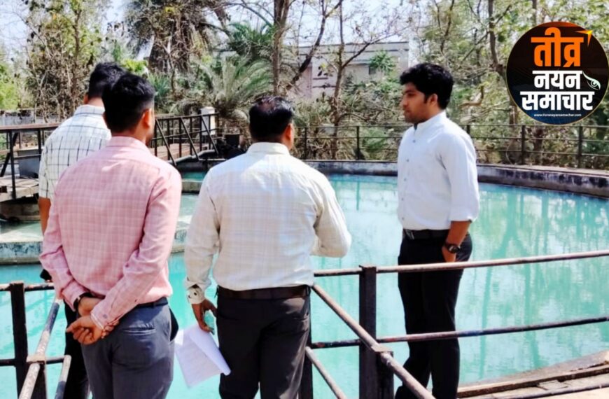 झाबुआ – एसडीएम महेश मंडलोई ने नगर स्थित फ़िल्टर प्लांट , सार्वजनिक शौचालय का किया निरिक्षण , घरो मे नलों से आरहे पानी की शुद्धता भी जांची ।