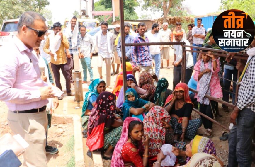 झाबुआ – कलेक्टर योगेश भरसट ने उर्वरक गोदामों का किया निरीक्षण , किसानों से चर्चा कर समझी परेशानी , समय पर खाद उपलब्ध कराने के दिए सख्त निर्देश ।