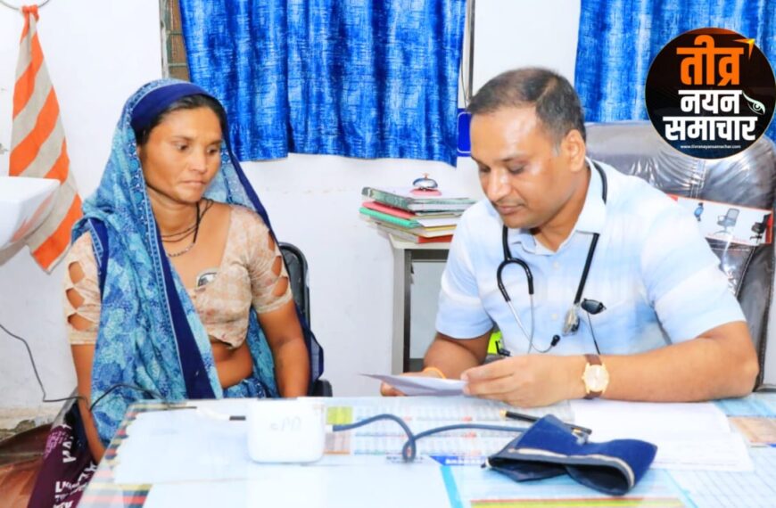 झाबुआ – कलेक्टर डॉ योगेश भरसट ने निभाई चिकित्सक की भूमिका , स्वास्थ्य केंद्र पिटोल के निरीक्षण के दौरान गर्भवती महिलाओं का किया परीक्षण ।