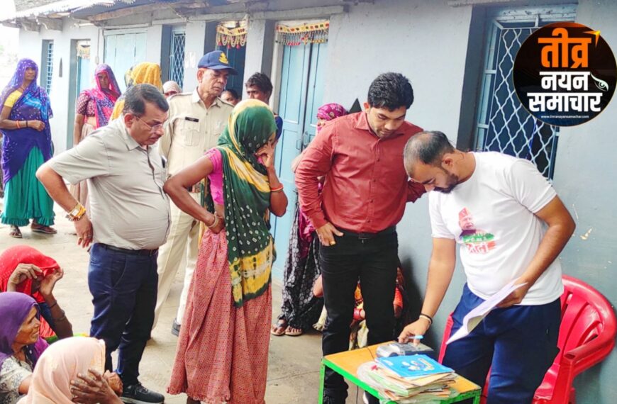झाबुआ – एसडीएम महेश मंडलोई का तूफानी दौरा , ग्रामीण क्षेत्रों मे पहुंचकर राशन दुकान , खाद वितरण केंद्र , विद्यालयों का किया ओचक निरिक्षण ।