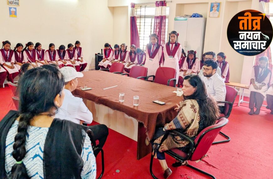 आलीराजपुर – कलेक्टर नीतू माथुर से समस्या बताने पैदल निकल पड़ी थी छात्राएं , कलेक्टर ने कन्या शिक्षा परिसर पहुंचकर छात्राओं की समस्याएं सुनीं , भोजन की गुणवत्ता में सुधार के दिए निर्देश ।
