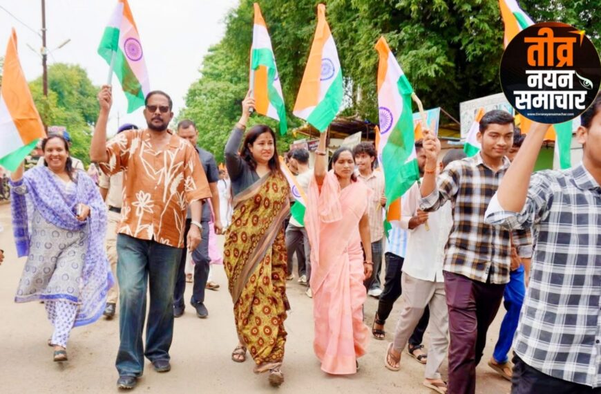 सिवनी – कलेक्टर नेहा मीना ने हाथ मे थामा तिरंगा , तिरंगे की शान में निकली विशाल तिरंगा यात्रा , दिल में देशभक्ति का जज्बा राष्ट्रभक्ति के रंग में रंगा शहर ।