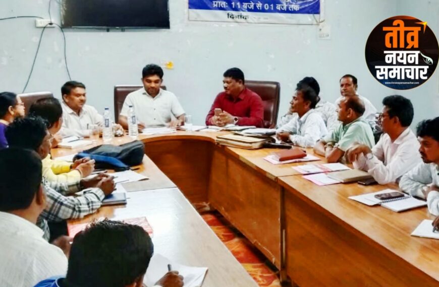 झाबुआ – जन विश्वास शिविर से पहले एक्शन में प्रशासन , एसडीएम महेश मंडलोई ने ली ब्लॉक स्तरीय अधिकारियों की क्लास , शिकायतों के 100% निराकरण का अल्टीमेटम राणापुर शिविर की तैयारियां तेज ।
